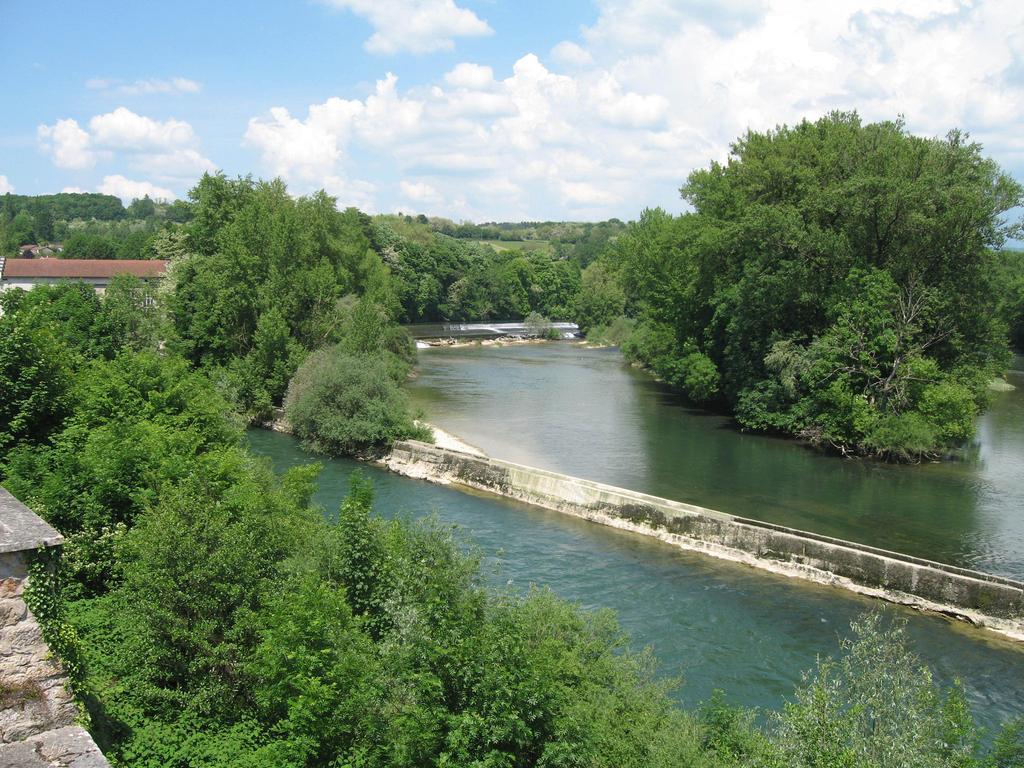 Au Faisan Dore Neuville-sur-Ain エクステリア 写真